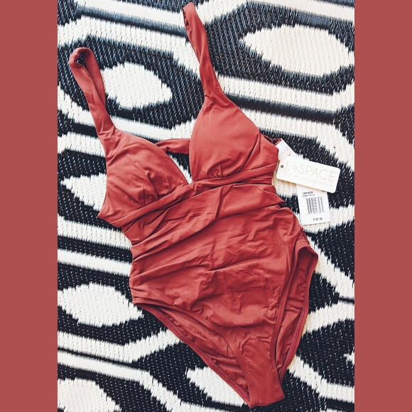 L*Space Sydney One Piece Classic Swimsuit - Picture 9 of 12